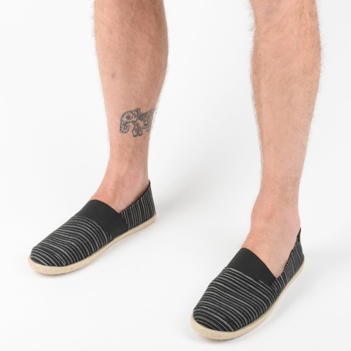 ZAPATILLA HOMBRE - BLACK/STRIPE WHITE - VE26