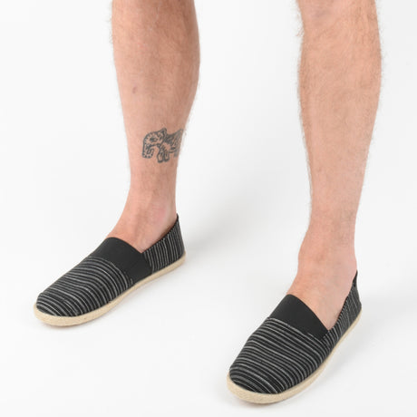 ZAPATILLA HOMBRE - BLACK/STRIPE WHITE - VE26